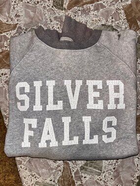 SILVER FALLS SIZE LARGE OVERSIZED SWEATSHIRT WOMENS